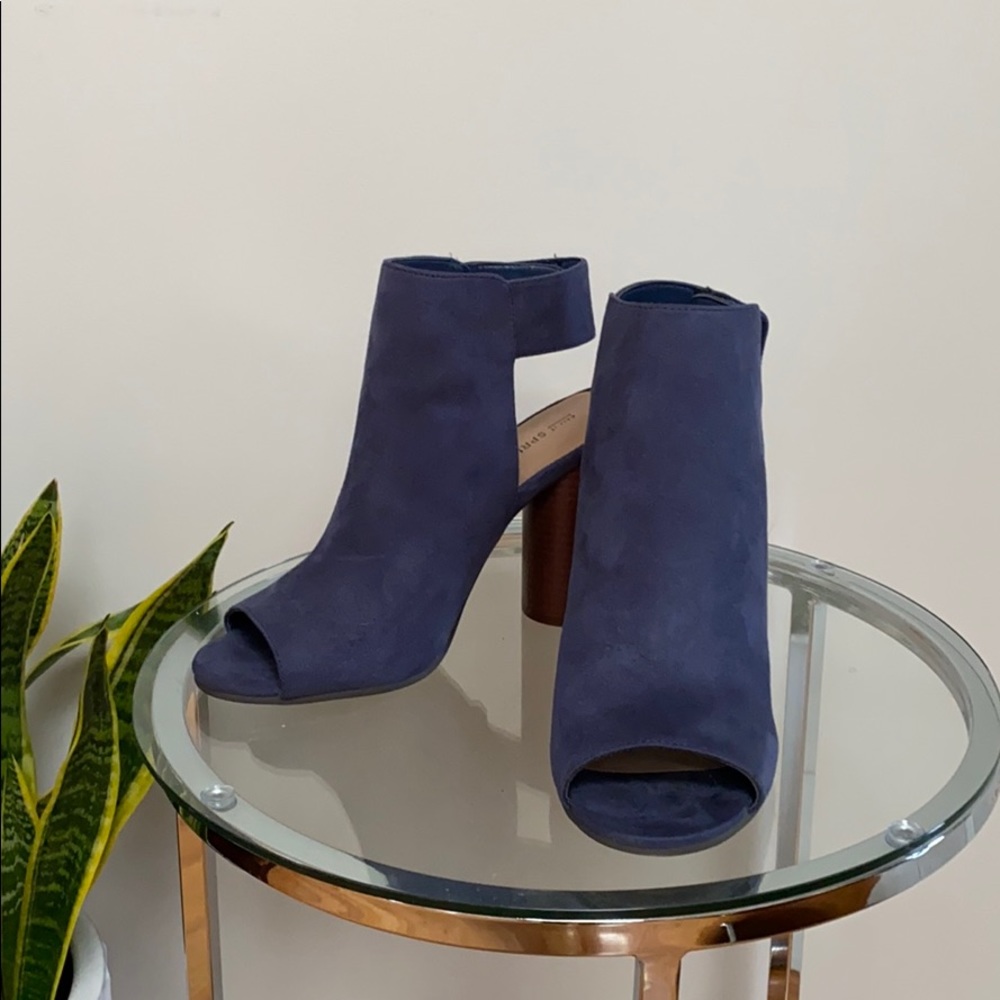 Call It Spring SZ 10 Sandal Heels with Velcro